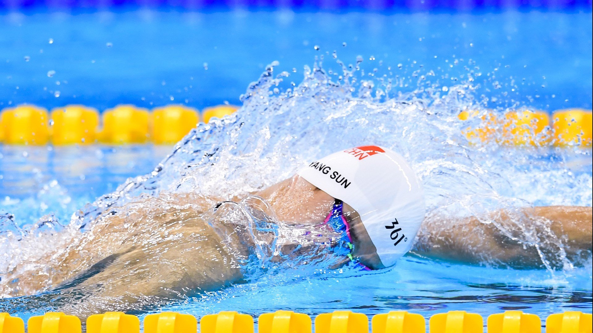 孙楠惊现深圳高尔夫场,瘦成一道闪电,网友直呼认不出!,孙楠高尔夫基金会